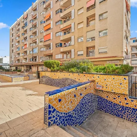 A 199m De La Playa Locos Torrevieja